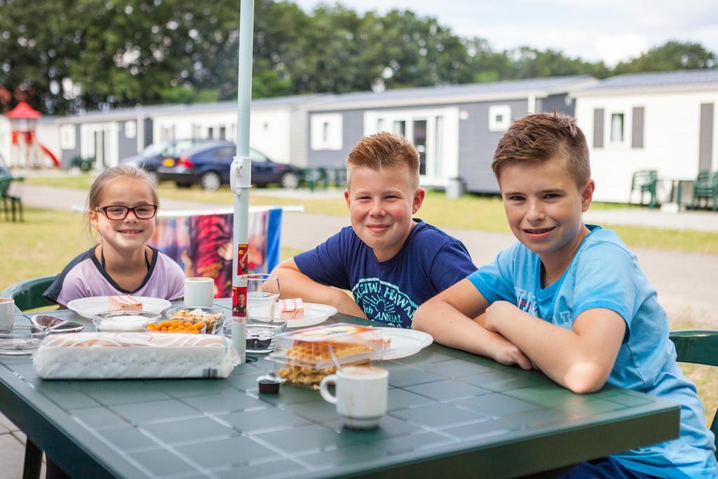 Oostappen Vakantiepark Hengelhoef Nv Hotel Aan de Wolfsberg Eksteriør billede