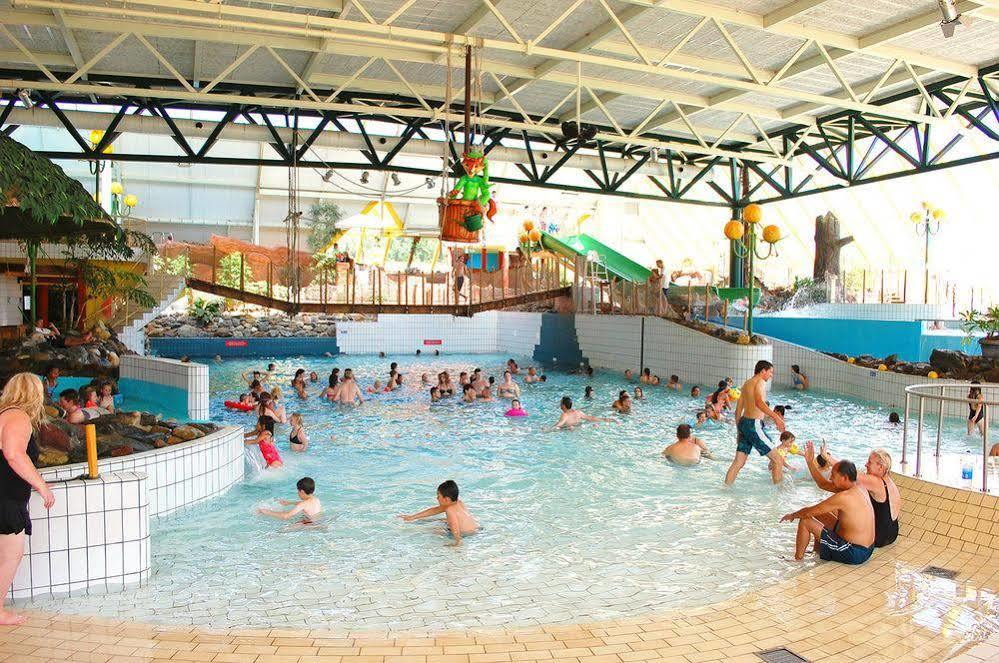 Oostappen Vakantiepark Hengelhoef Nv Hotel Aan de Wolfsberg Eksteriør billede